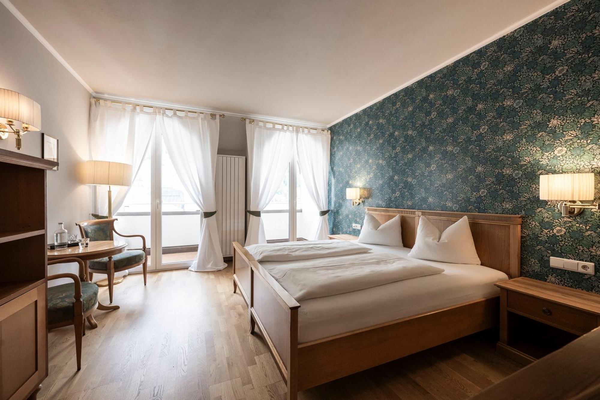 Post - Tradition & Lifestyle Adults Only 4*
